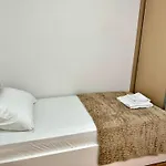Golden تيرانا