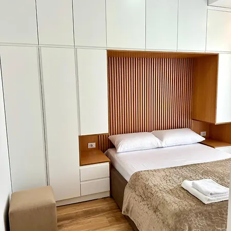 Golden Apartment *