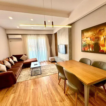Golden Apartment *