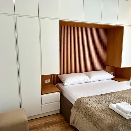 Golden Apartment *